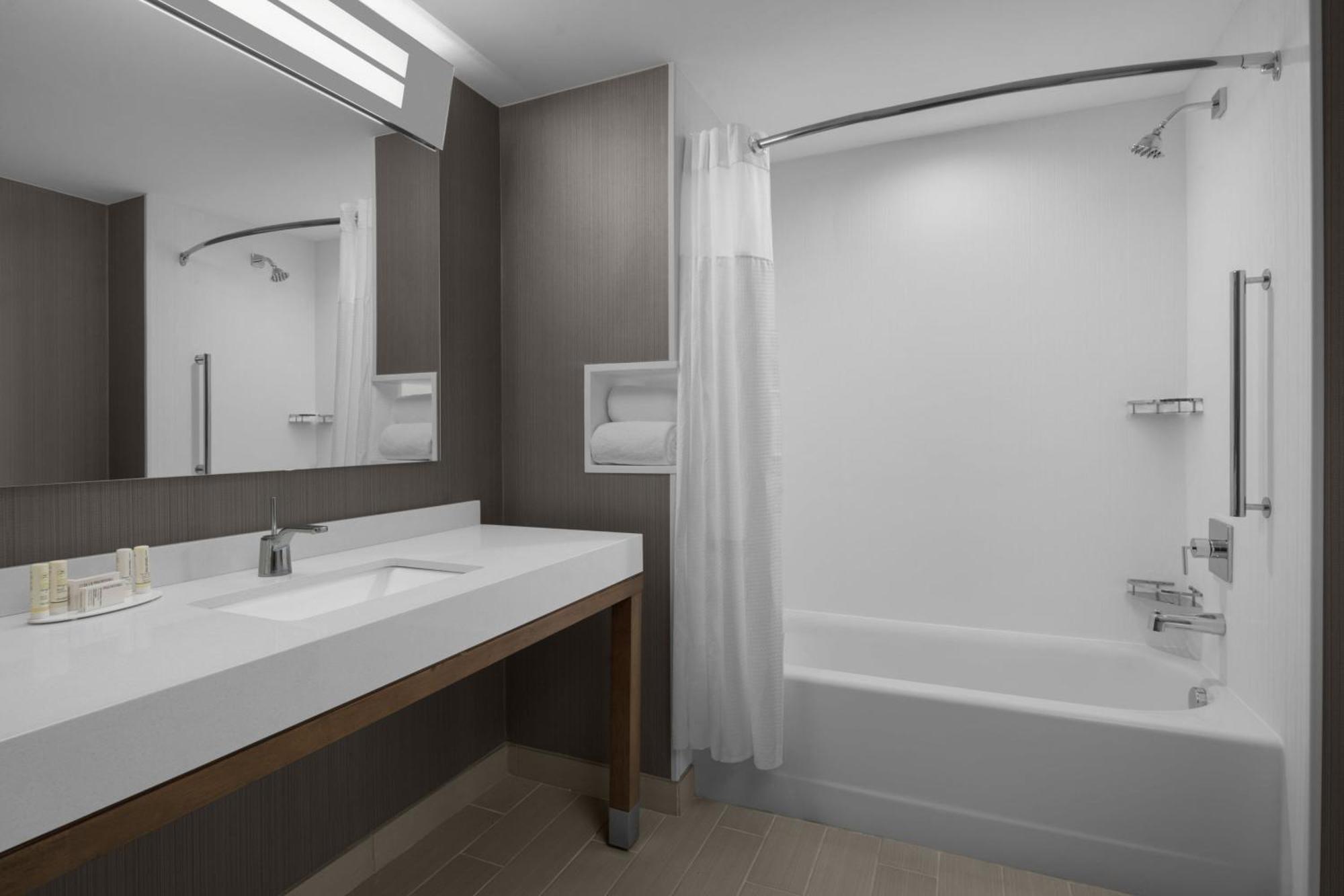 Courtyard By Marriott Clearwater Beach Exteriör bild