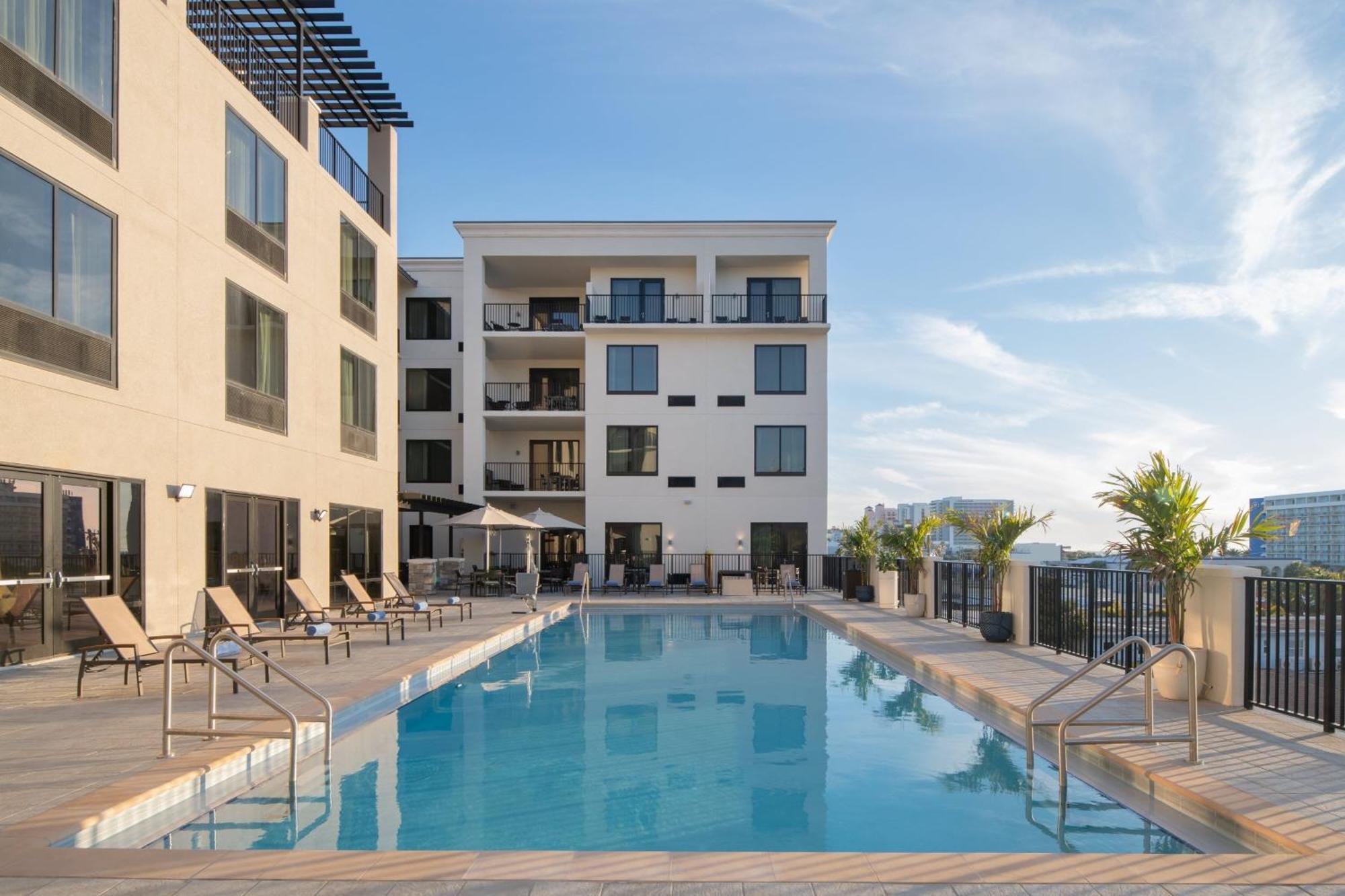 Courtyard By Marriott Clearwater Beach Exteriör bild