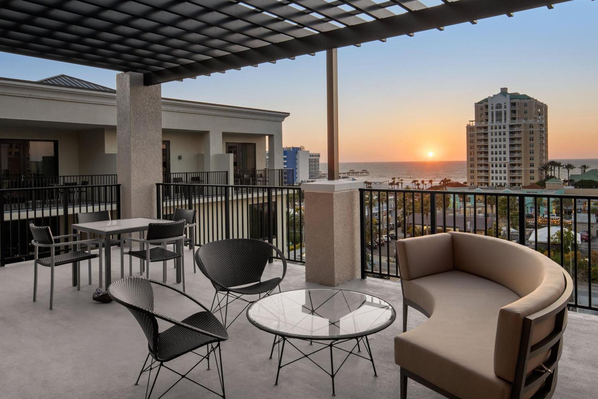 Courtyard By Marriott Clearwater Beach Exteriör bild