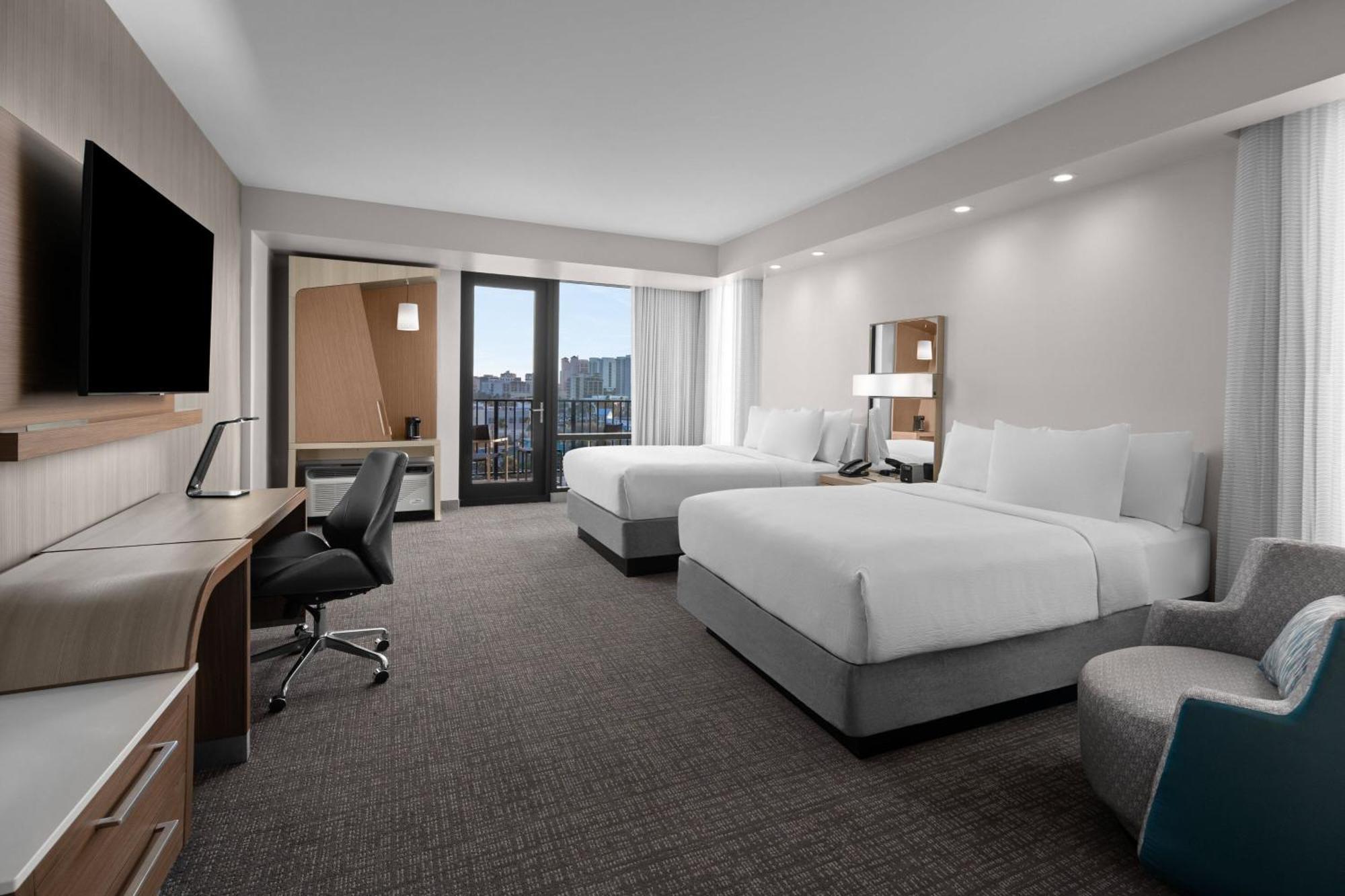 Courtyard By Marriott Clearwater Beach Exteriör bild