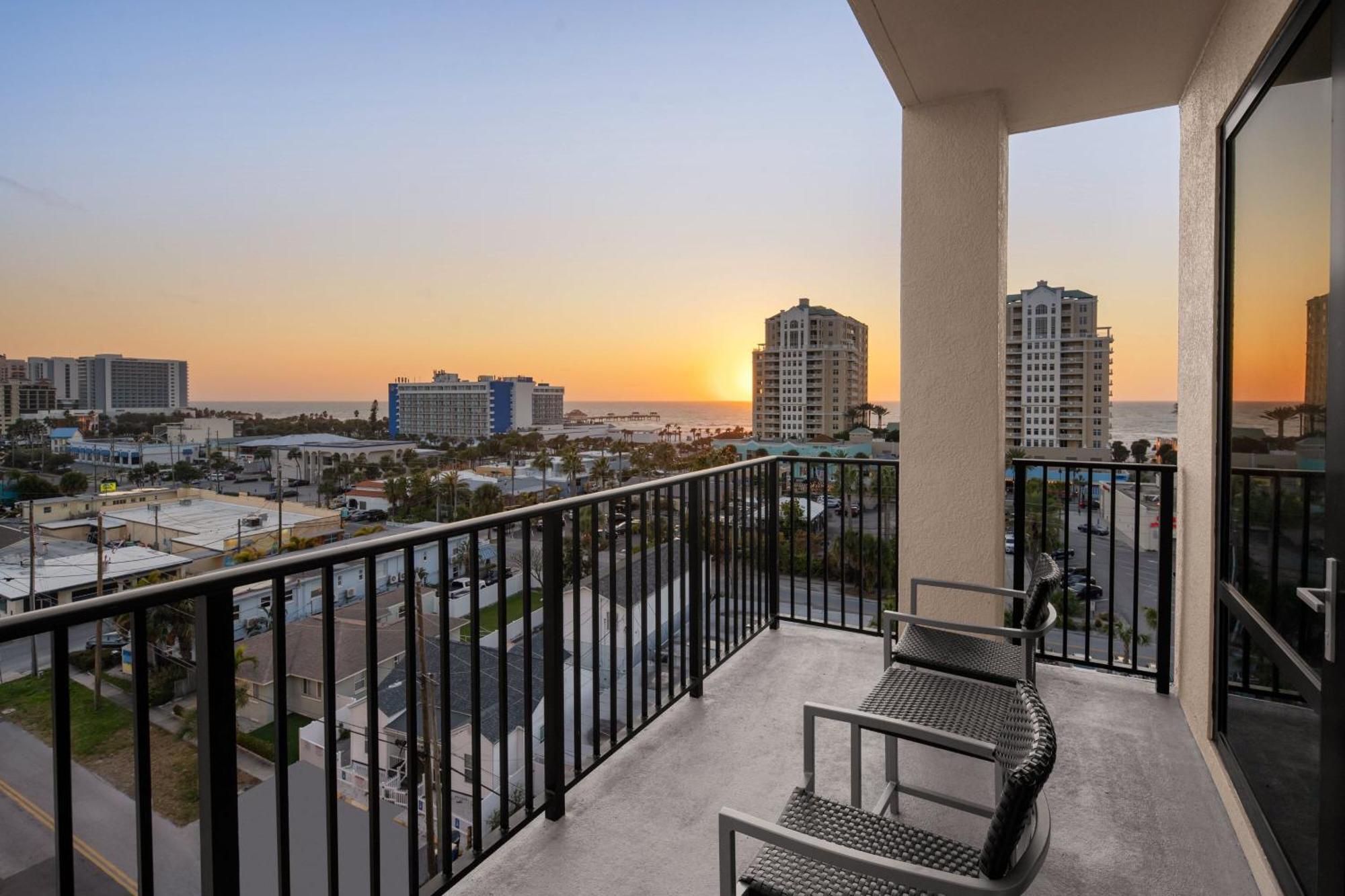 Courtyard By Marriott Clearwater Beach Exteriör bild