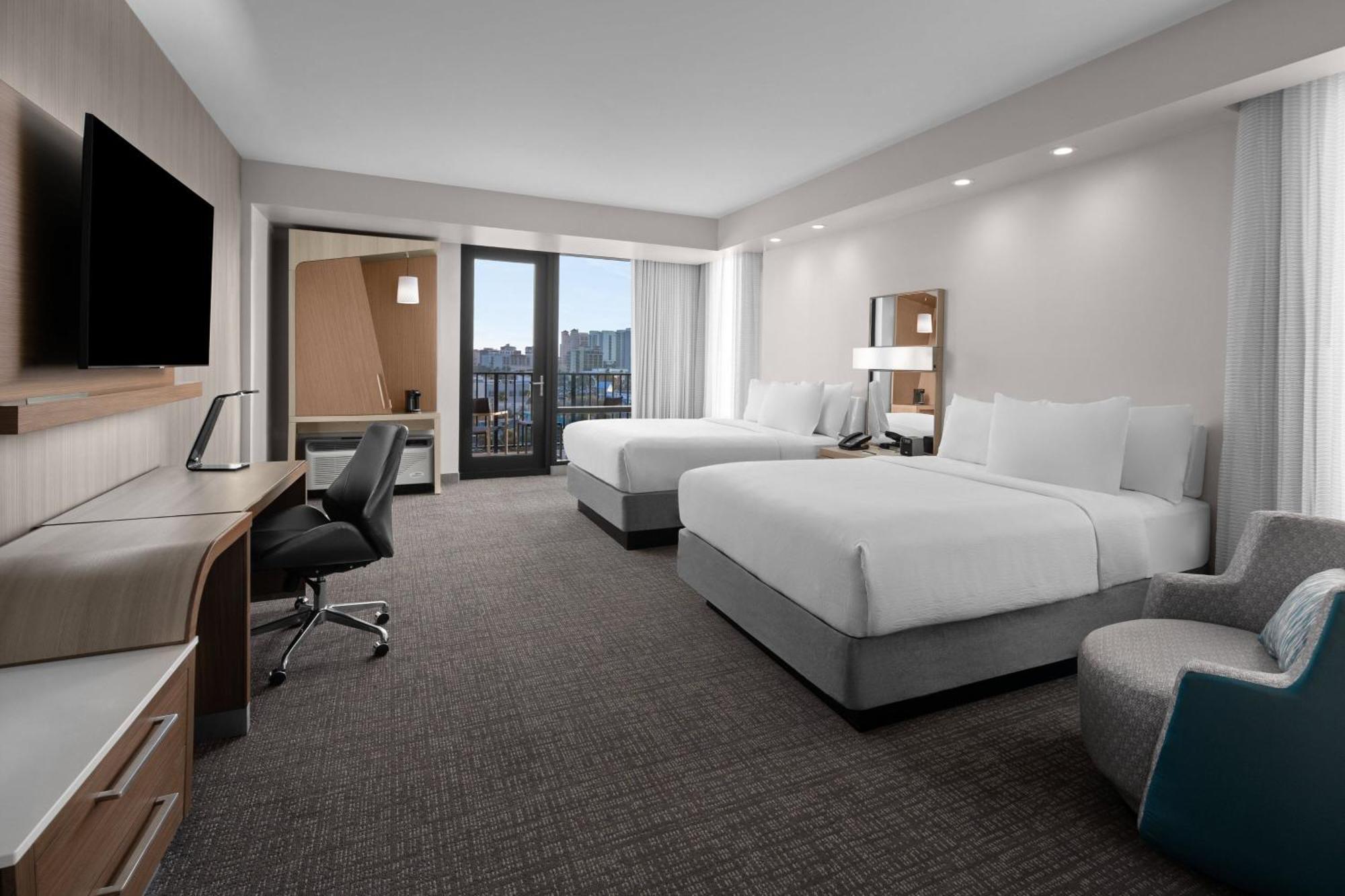 Courtyard By Marriott Clearwater Beach Exteriör bild