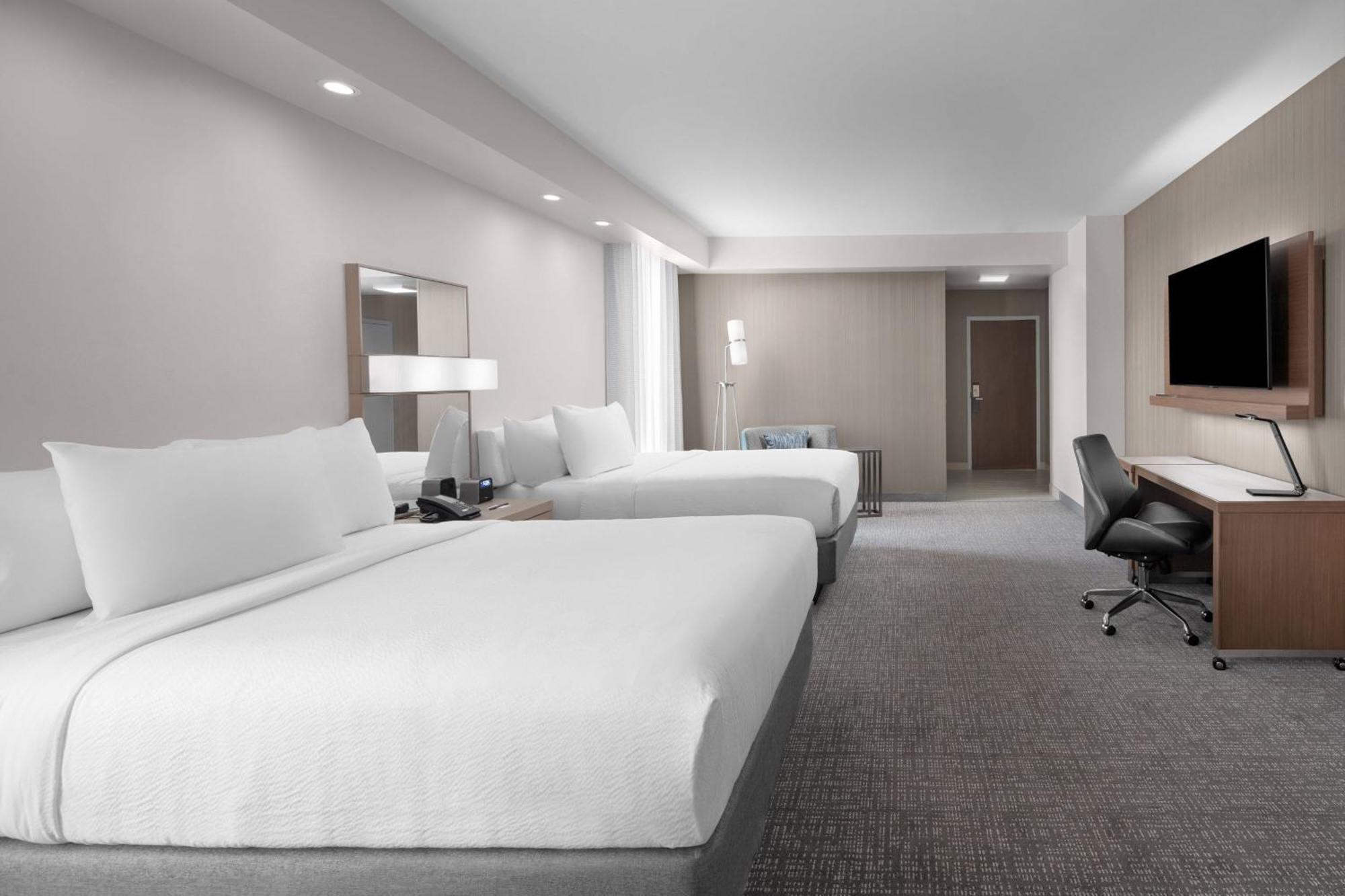 Courtyard By Marriott Clearwater Beach Exteriör bild