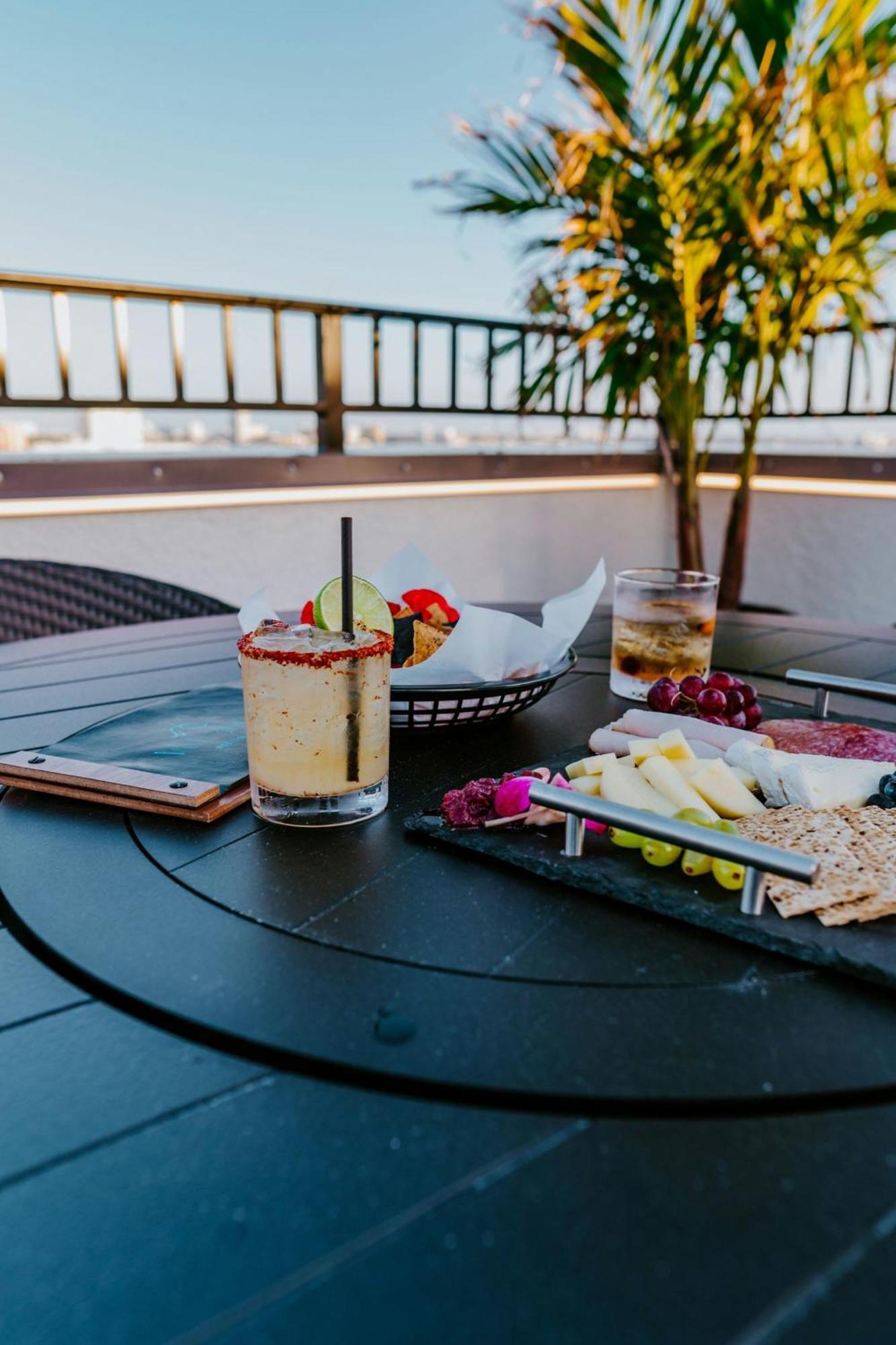 Courtyard By Marriott Clearwater Beach Exteriör bild